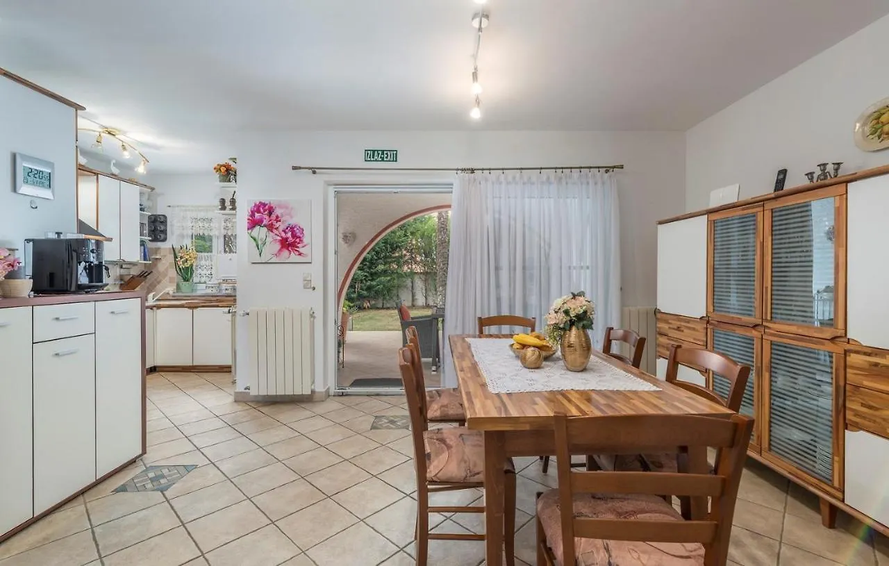 Villa Vallis Aurea For Max 10 Persons With Pool Kukci Porec 0*,  Croácia